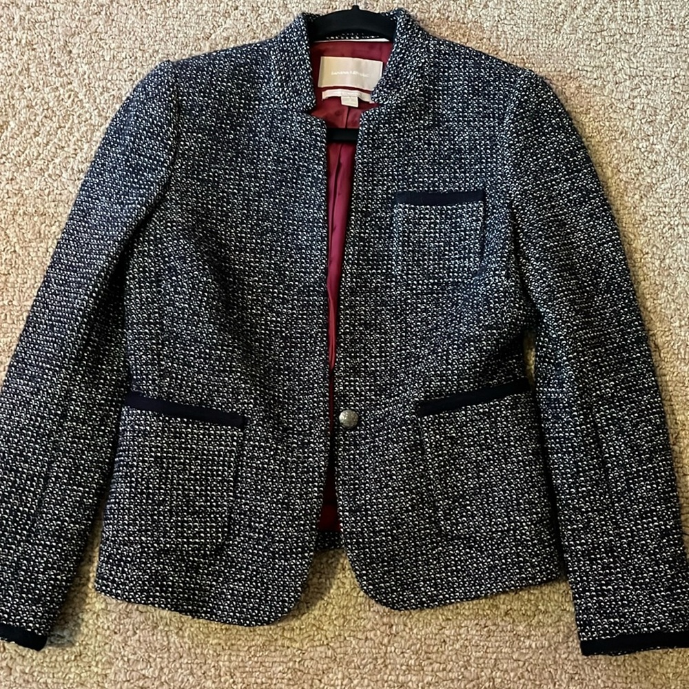 Banana republic navy tweed style blazer. Pit to pit 16. Shoulder to hem 22.5.